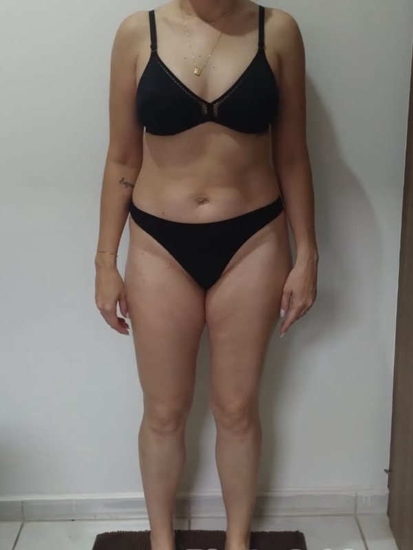 Aluna da Alana de frente, depois