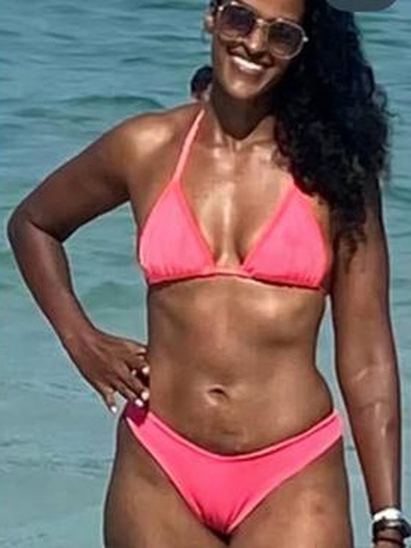 Aluna da Alana na praia, depois